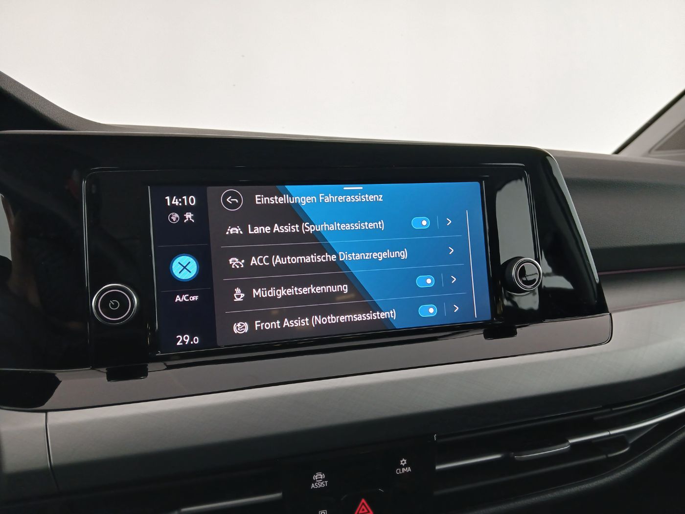 VW Golf VIII Var. 2.0 TDI DSG Life | Bild 16 von 21