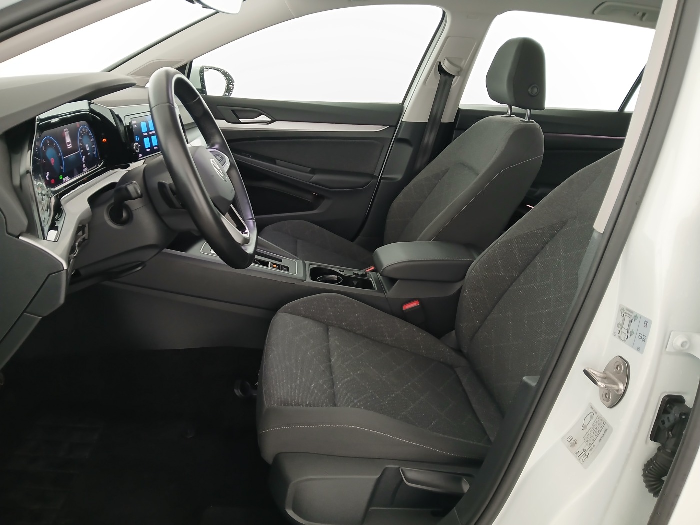 VW Golf VIII Variant 2.0 TDI Life | Bild 14 von 25