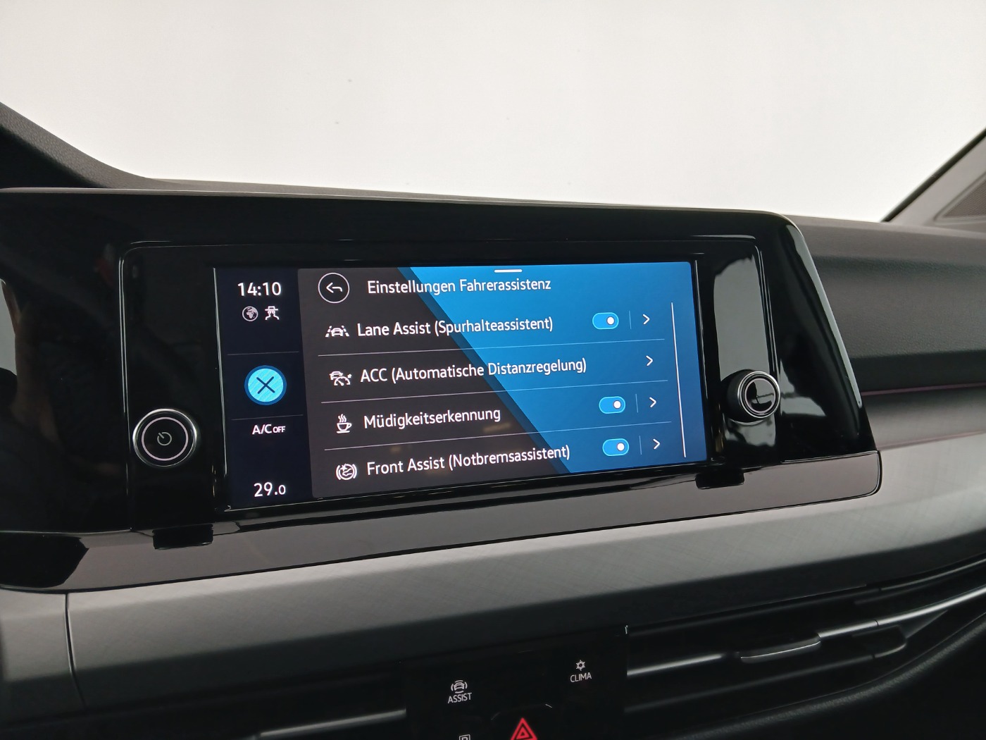 VW Golf VIII Variant 2.0 TDI Life | Bild 21 von 25