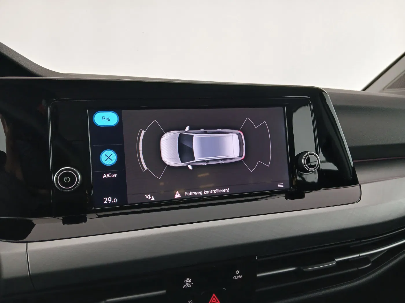 VW Golf VIII Variant 2.0 TDI Life | Bild 22 von 25