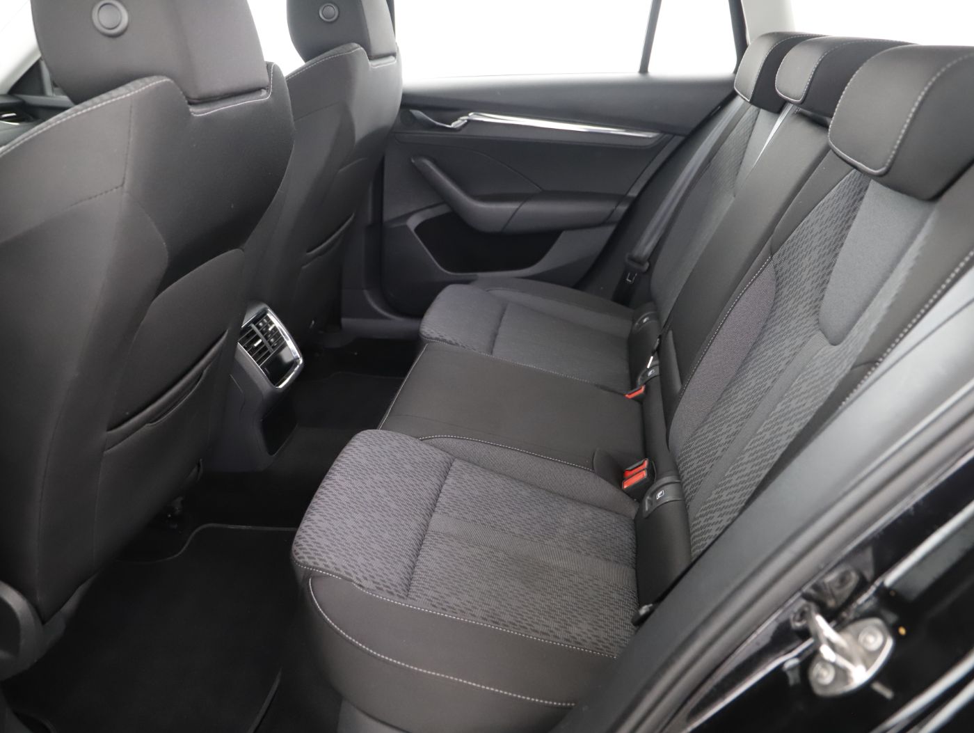 Skoda Octavia Combi 2.0 TDI Style Aut. | Bild 8 von 23