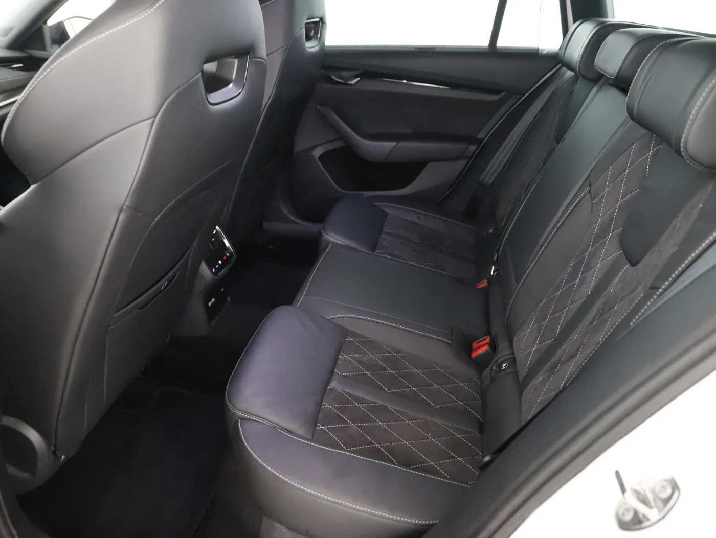 Skoda Octavia Combi 2.0 TSI RS DSG | Bild 18 von 26