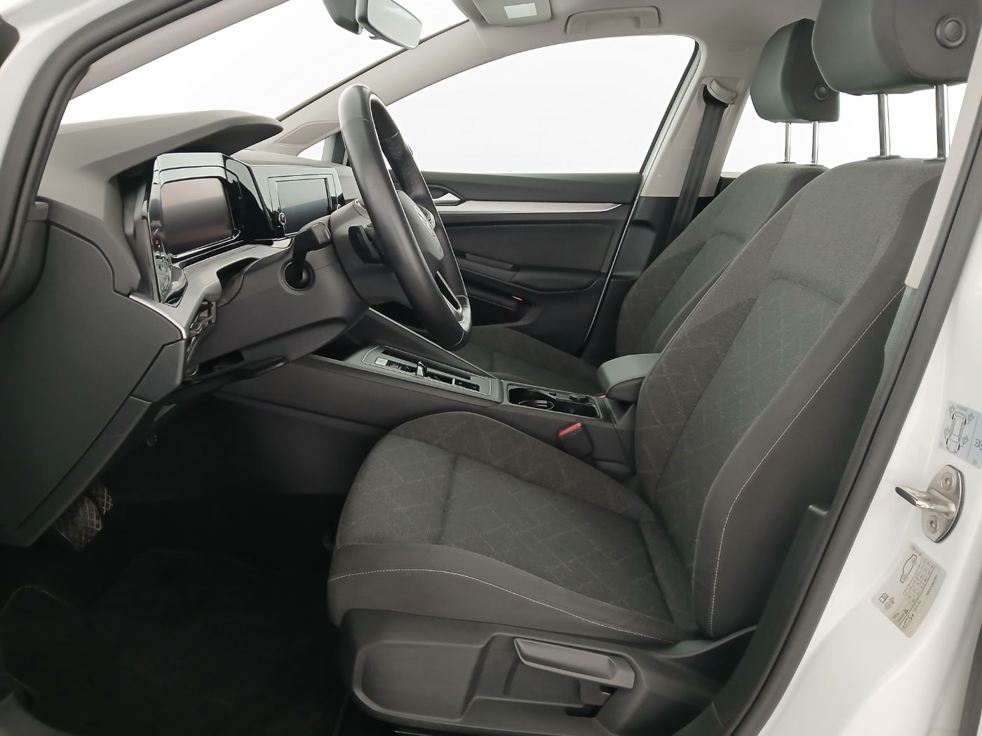 VW Golf VIII Var. 2.0 TDI DSG Life | Bild 10 von 21