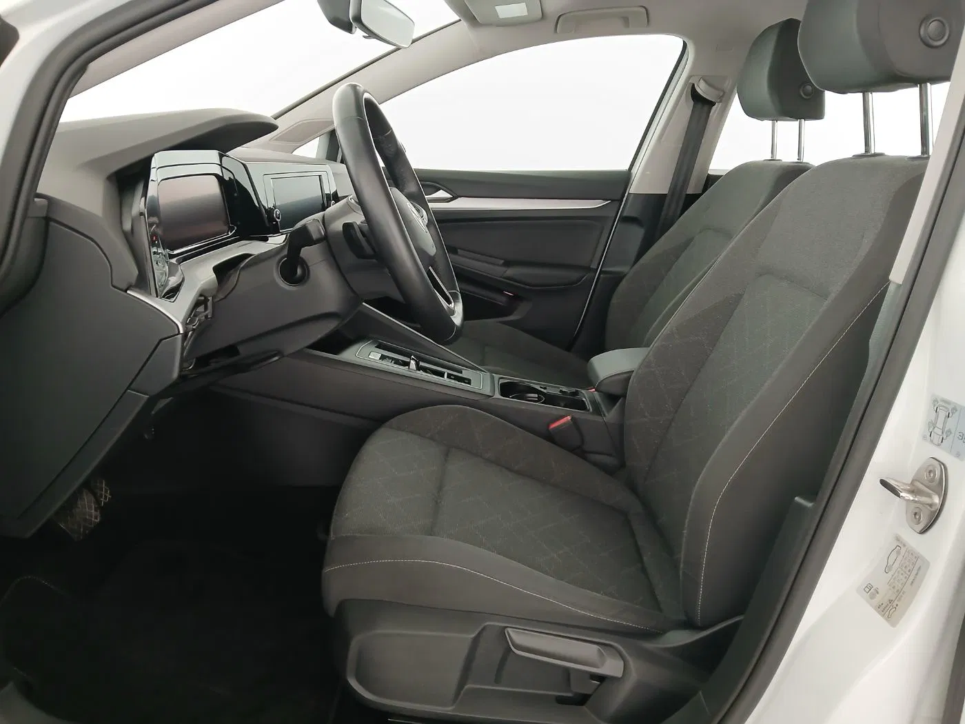 VW Golf VIII Var. 2.0 TDI DSG Life | Bild 10 von 21