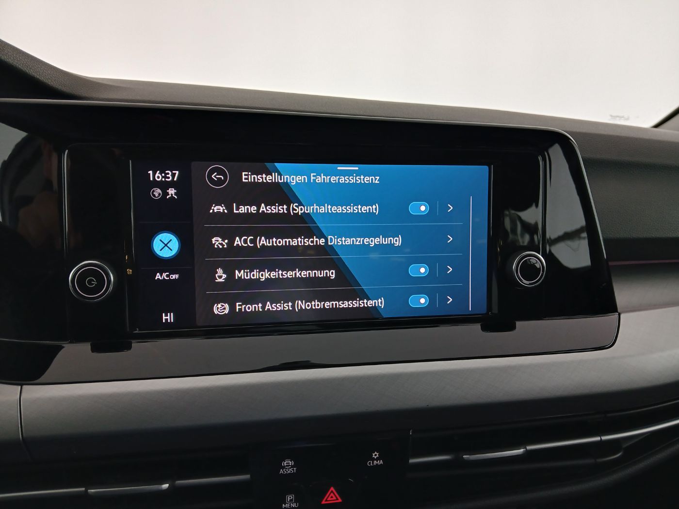 VW Golf VIII Var. 2.0 TDI DSG Life | Bild 17 von 21