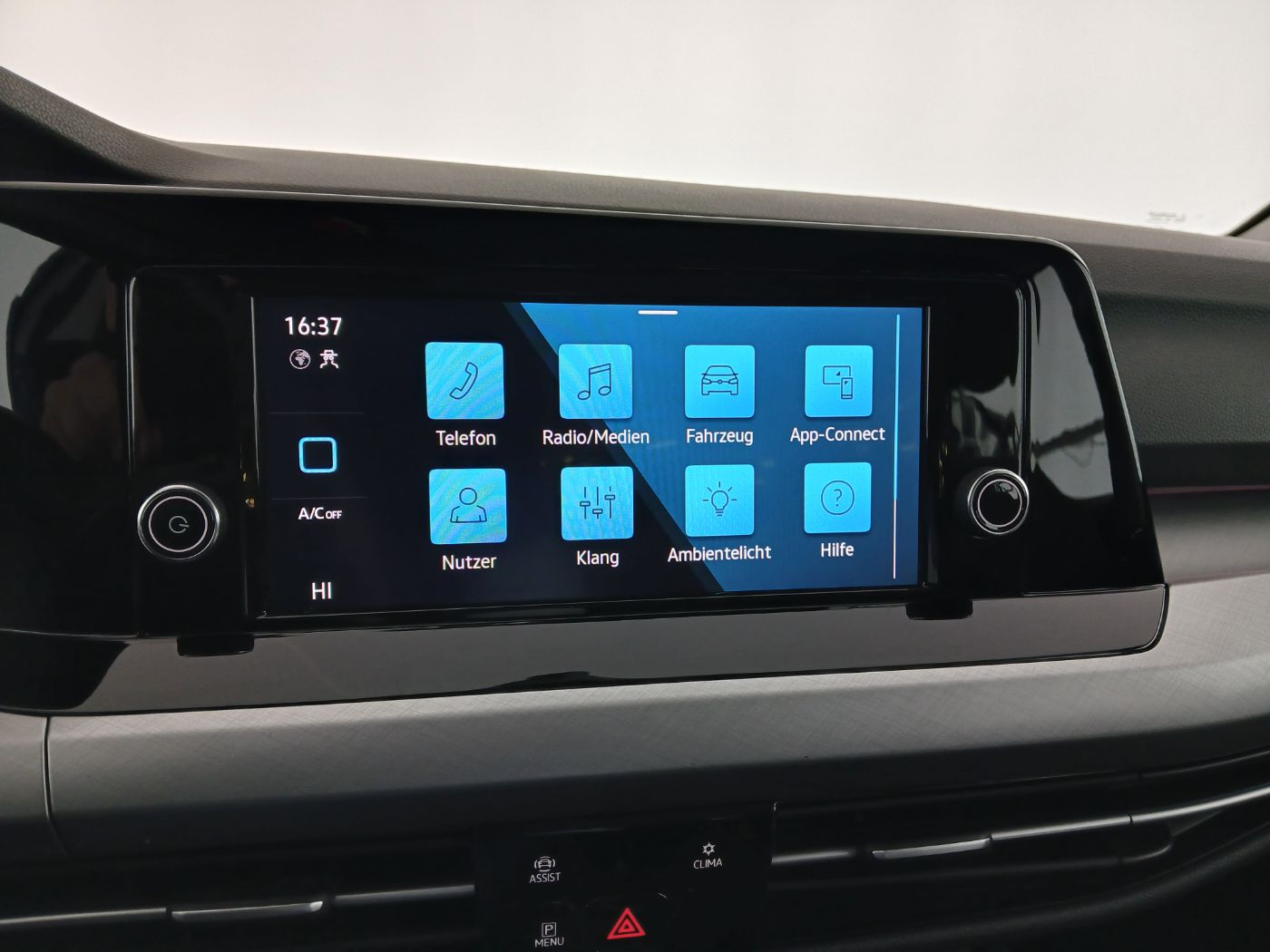 VW Golf VIII Var. 2.0 TDI DSG Life | Bild 15 von 21