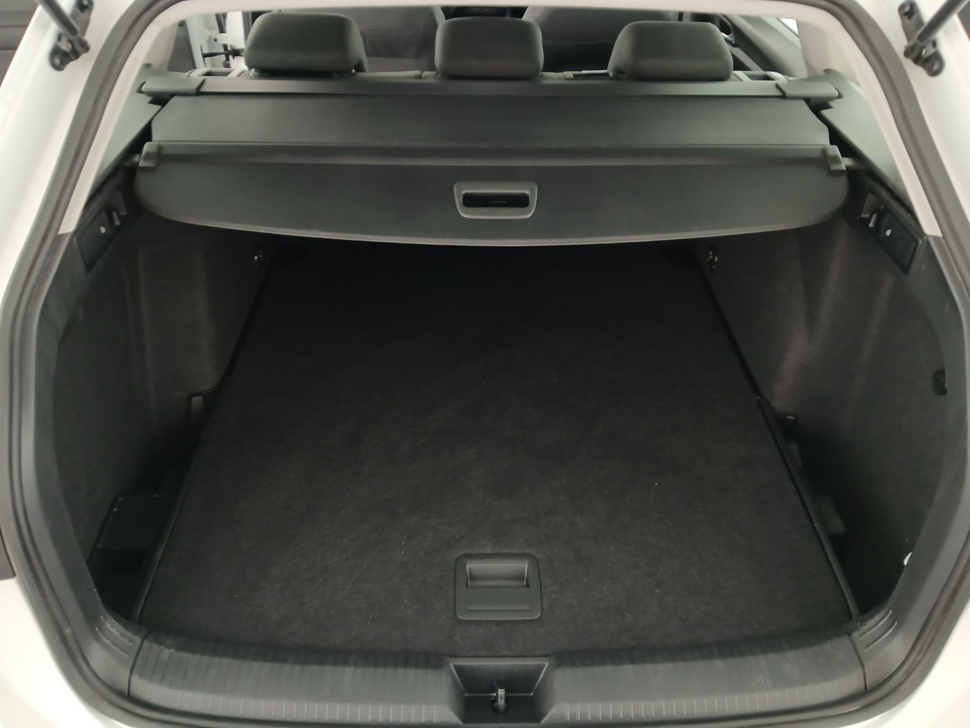 VW Golf VIII Var. 2.0 TDI DSG Life | Bild 21 von 21