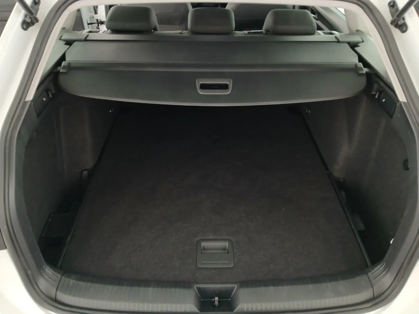 VW Golf VIII Var. 2.0 TDI DSG Life | Bild 21 von 21