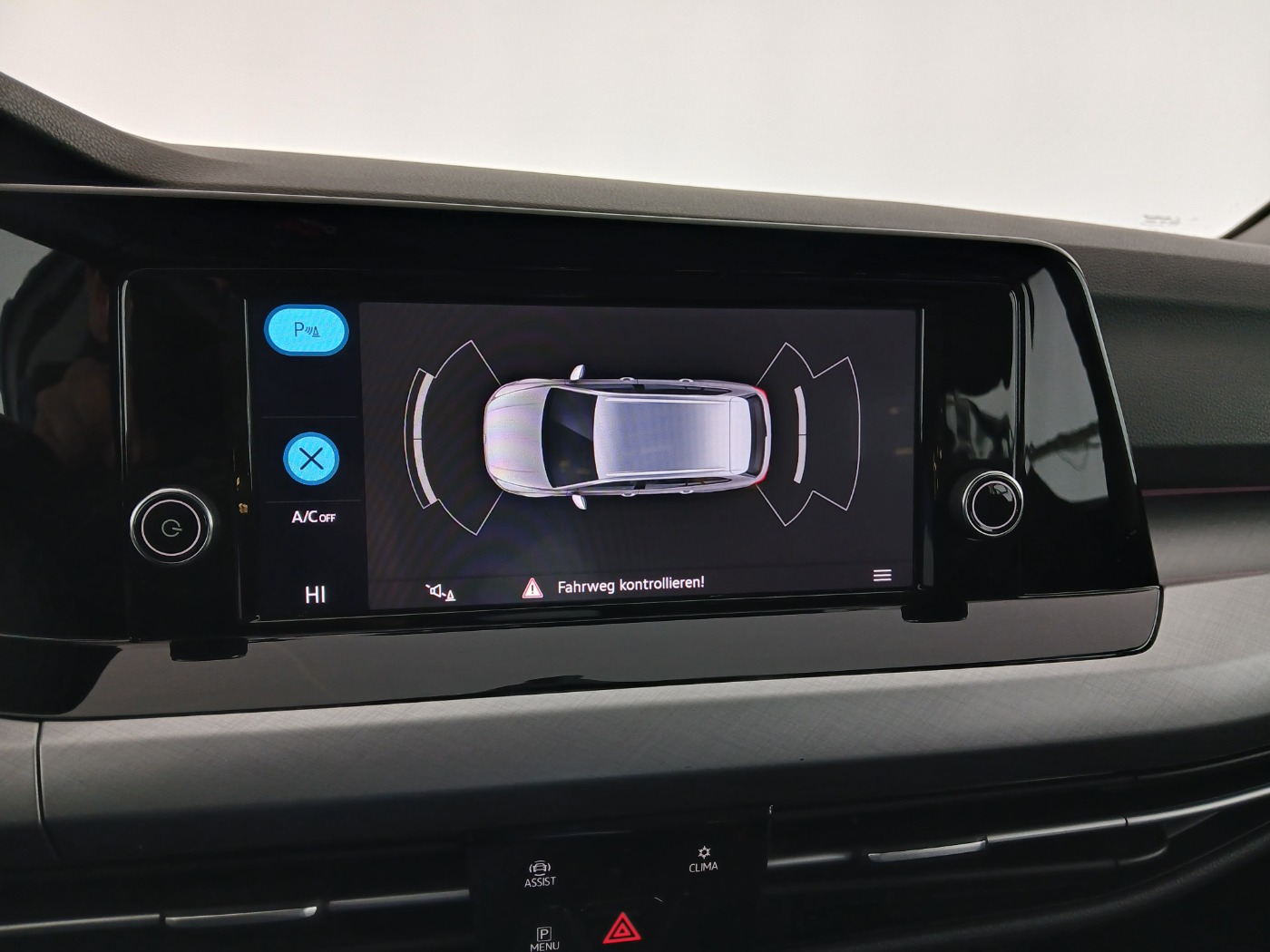 VW Golf VIII Variant 2.0 TDI Life | Bild 22 von 25