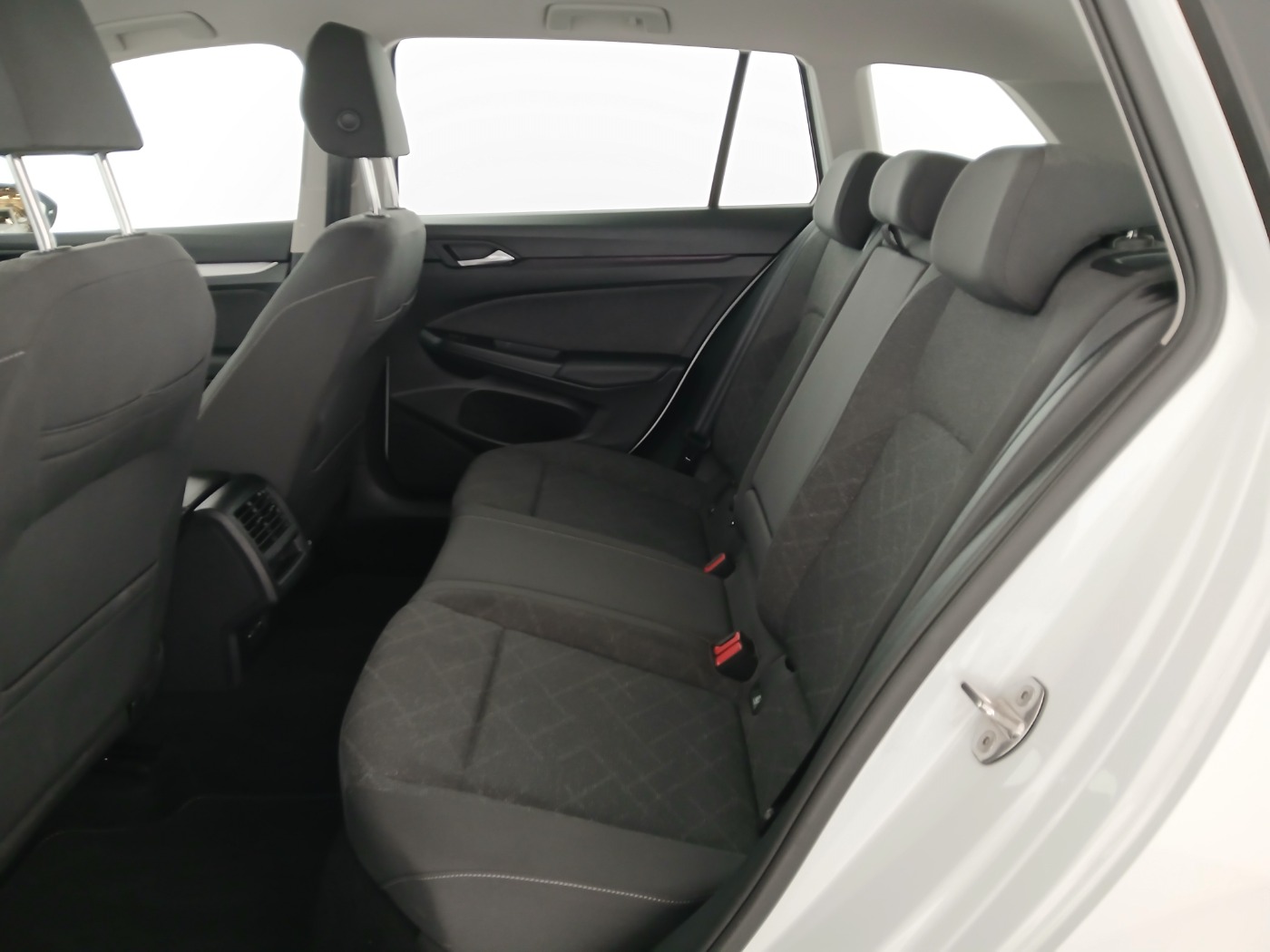 VW Golf VIII Variant 2.0 TDI Life | Bild 24 von 25