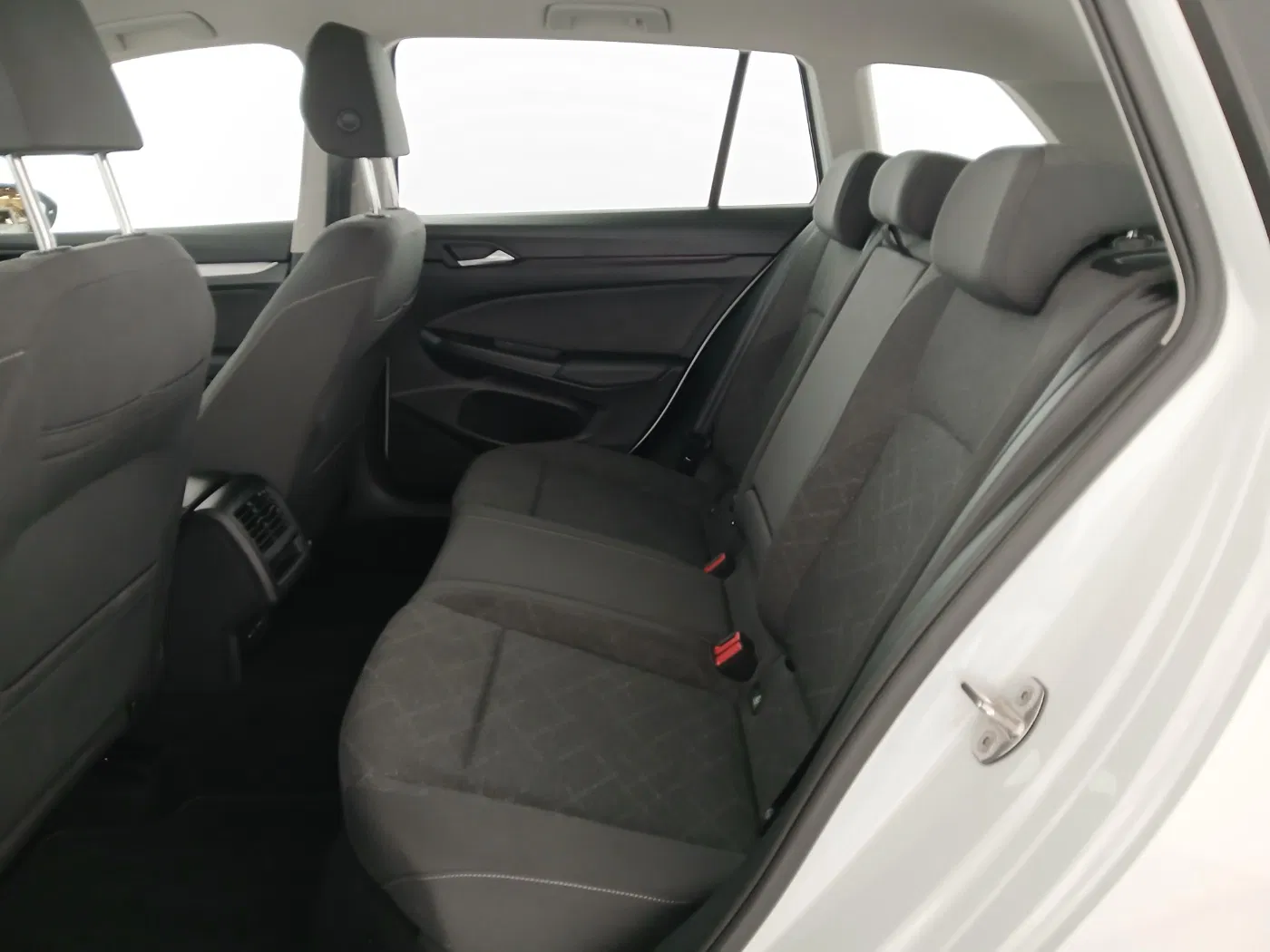 VW Golf VIII Variant 2.0 TDI Life | Bild 24 von 25