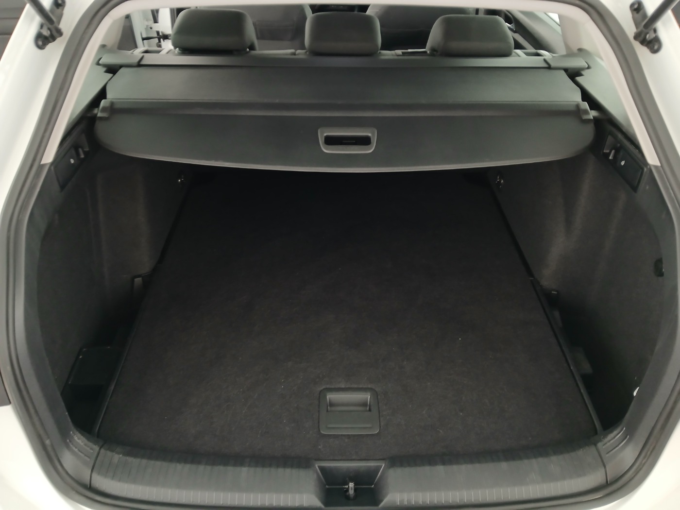 VW Golf VIII Variant 2.0 TDI Life | Bild 25 von 25