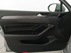VW Passat Variant 2.0 TDI 4M Busi. DSG | Thumbnail 11 von 30