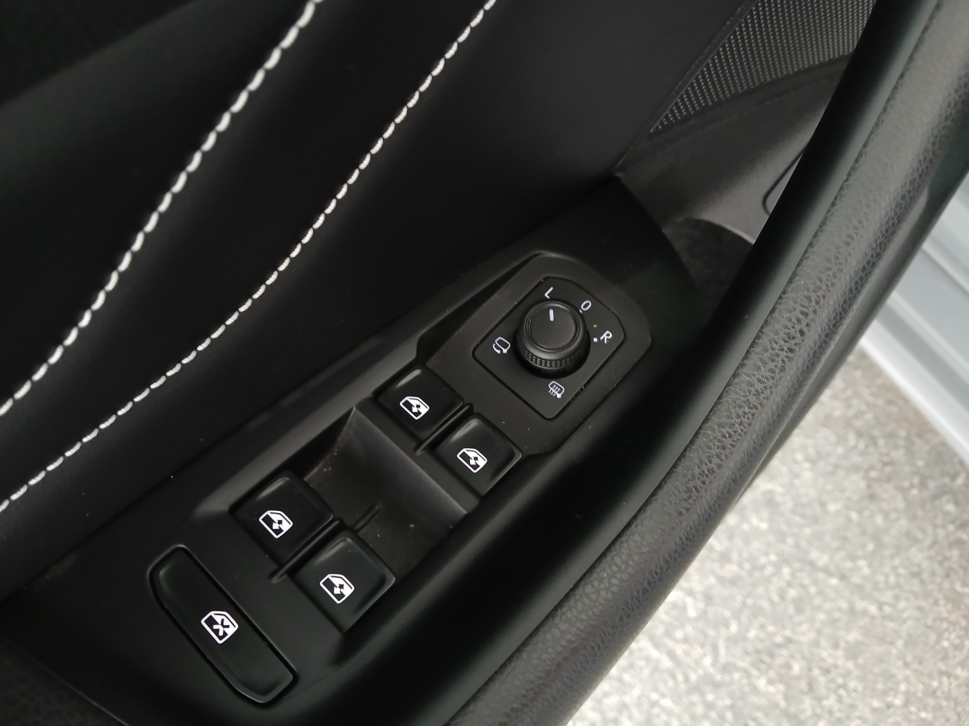 VW Passat Variant 2.0 TDI 4M Busi. DSG | Bild 13 von 30