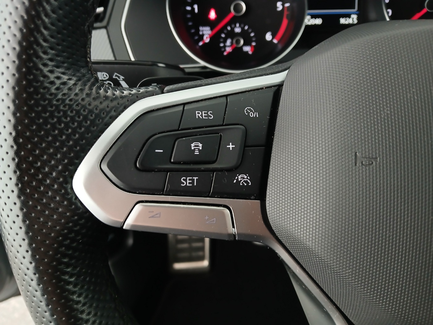 VW Passat Variant 2.0 TDI 4M Busi. DSG | Bild 19 von 30