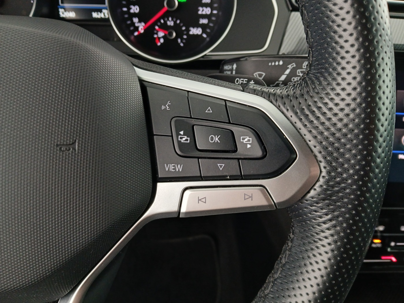 VW Passat Variant 2.0 TDI 4M Busi. DSG | Bild 20 von 30