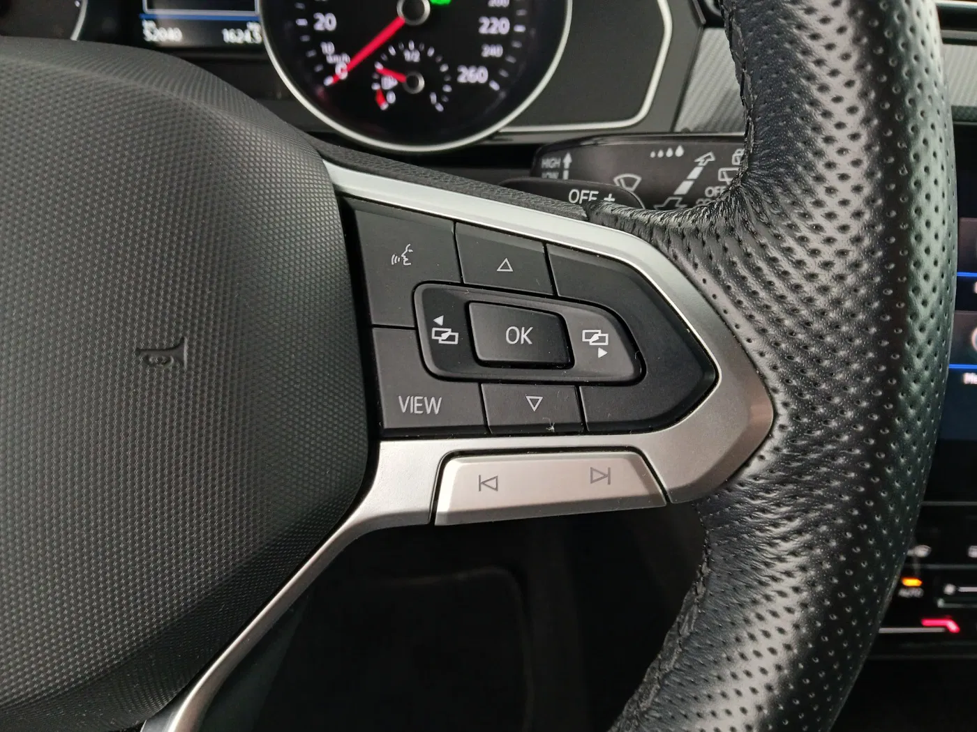 VW Passat Variant 2.0 TDI 4M Busi. DSG | Bild 20 von 30