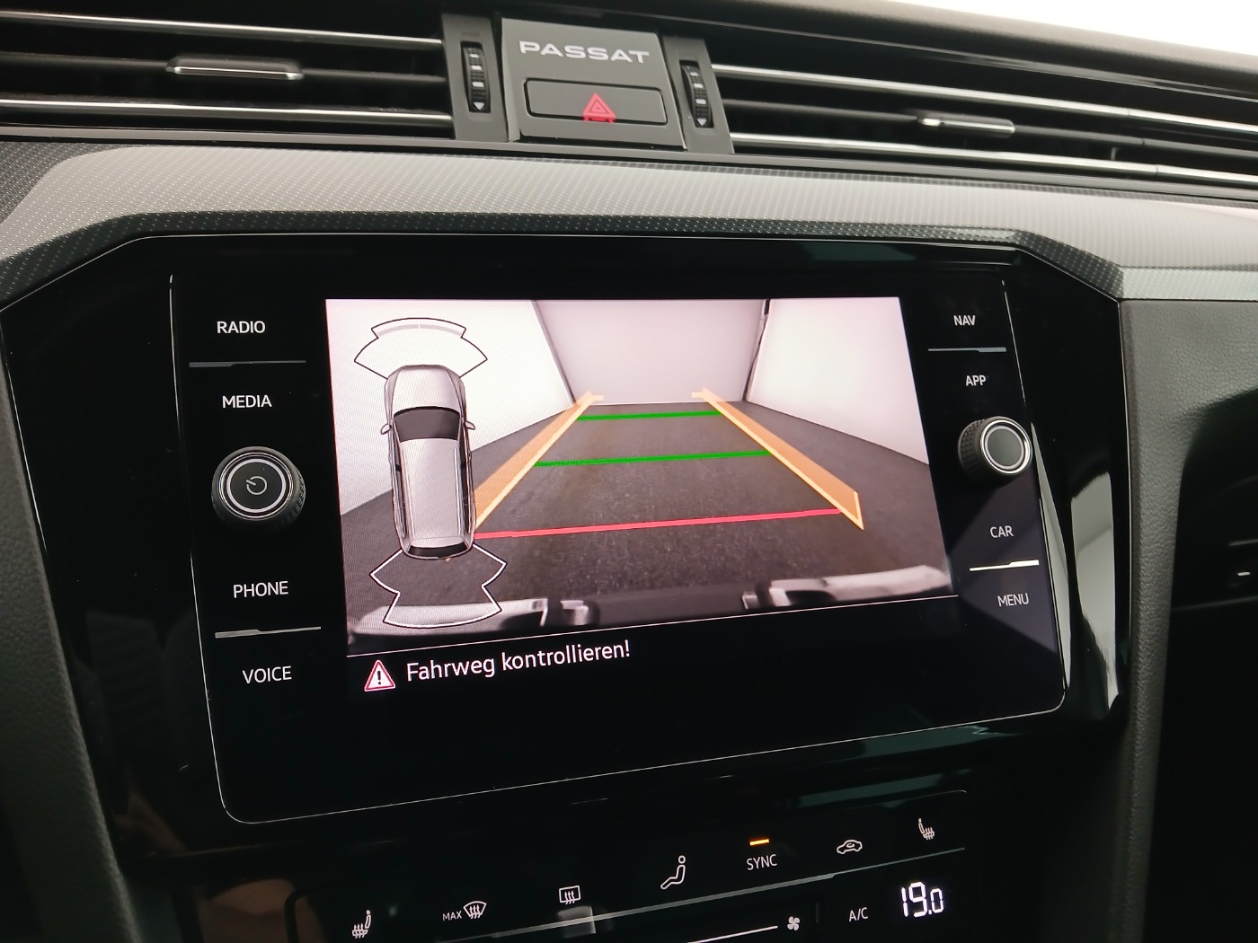 VW Passat Variant 2.0 TDI 4M Busi. DSG | Bild 25 von 30