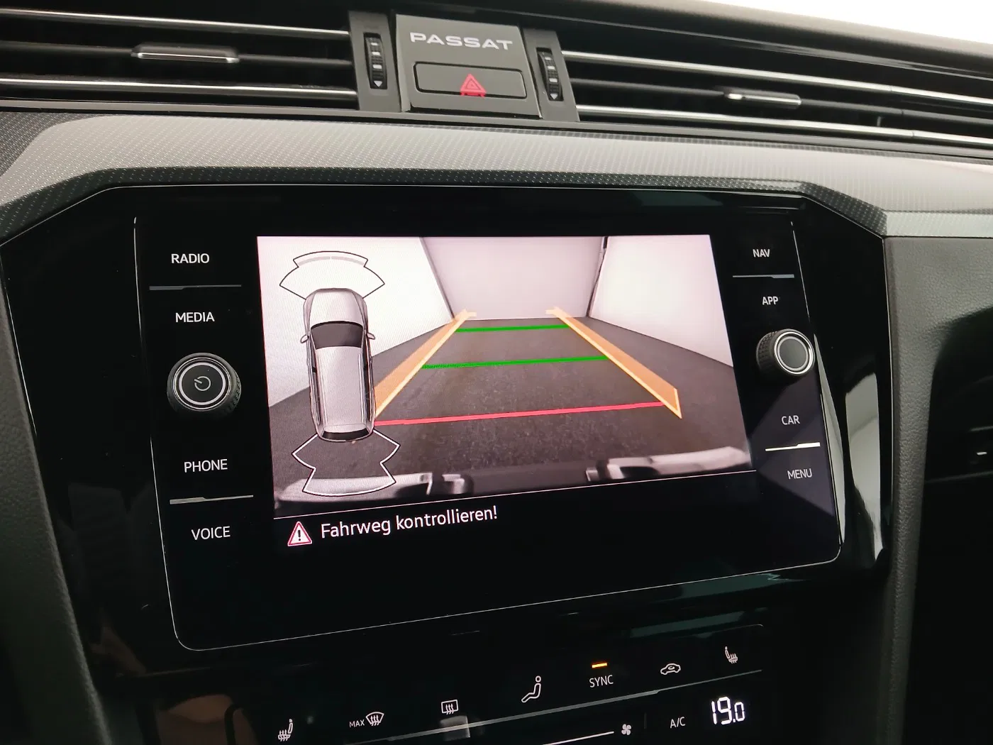 VW Passat Variant 2.0 TDI 4M Busi. DSG | Bild 25 von 30