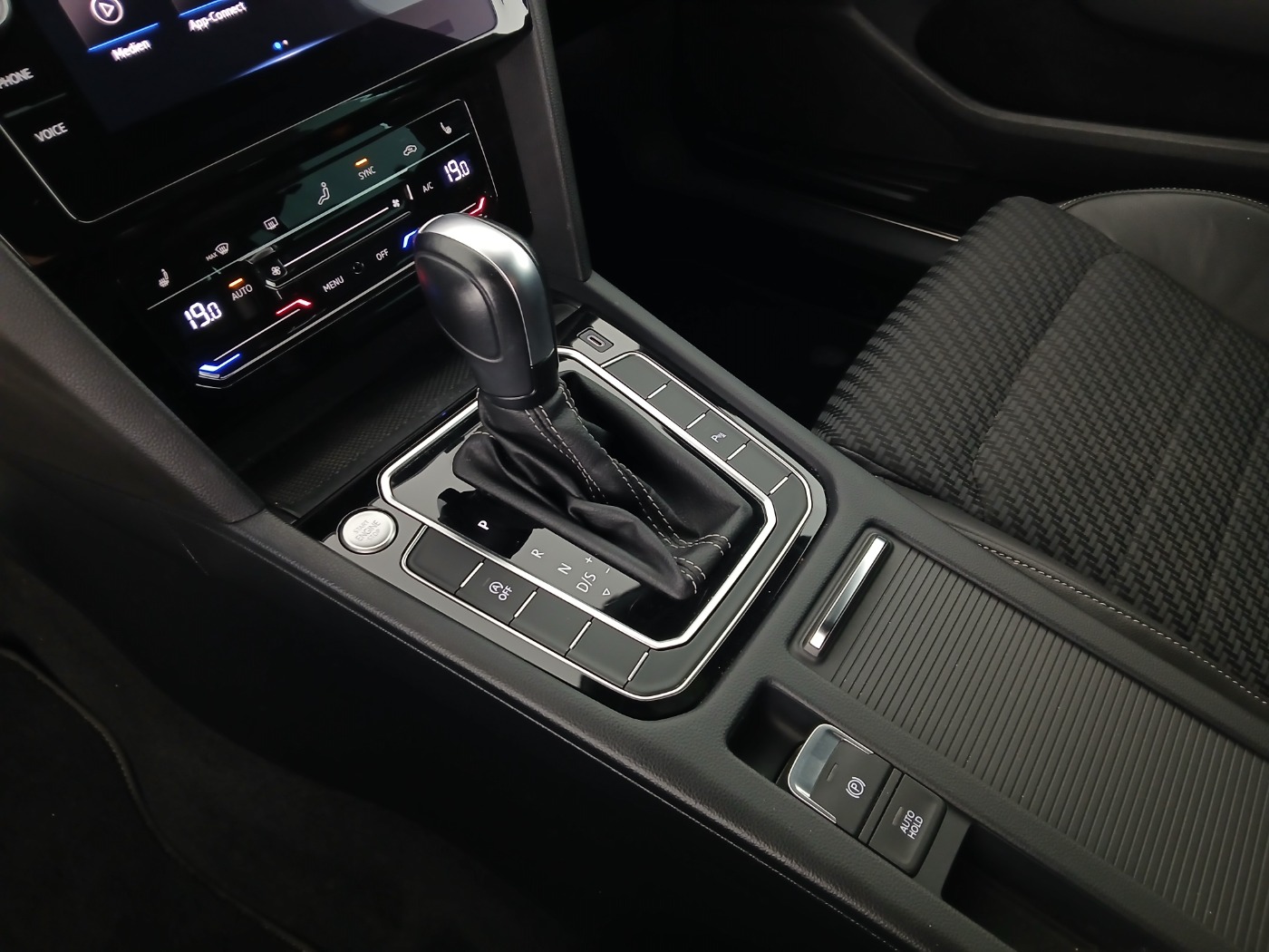 VW Passat Variant 2.0 TDI 4M Busi. DSG | Bild 27 von 30