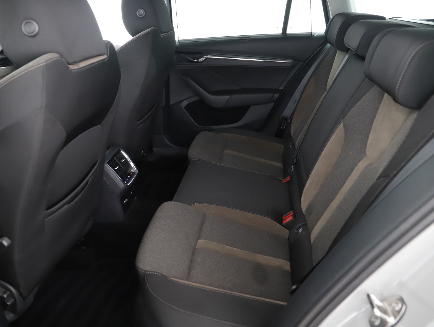 Skoda Octavia Combi Scout 4X4 2.0 TDI DSG | Bild 17 von 25
