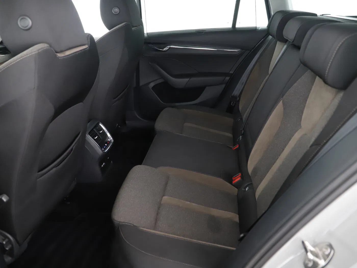Skoda Octavia Combi Scout 4X4 2.0 TDI DSG | Bild 17 von 25