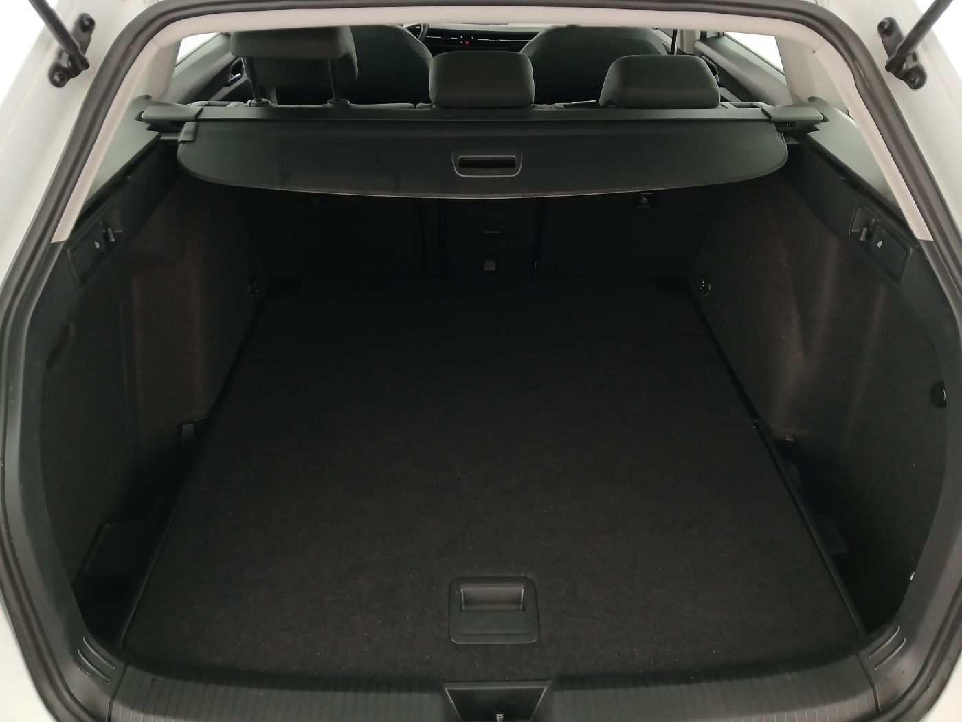 VW Golf VIII Var. 2.0 TDI DSG Life | Bild 22 von 22