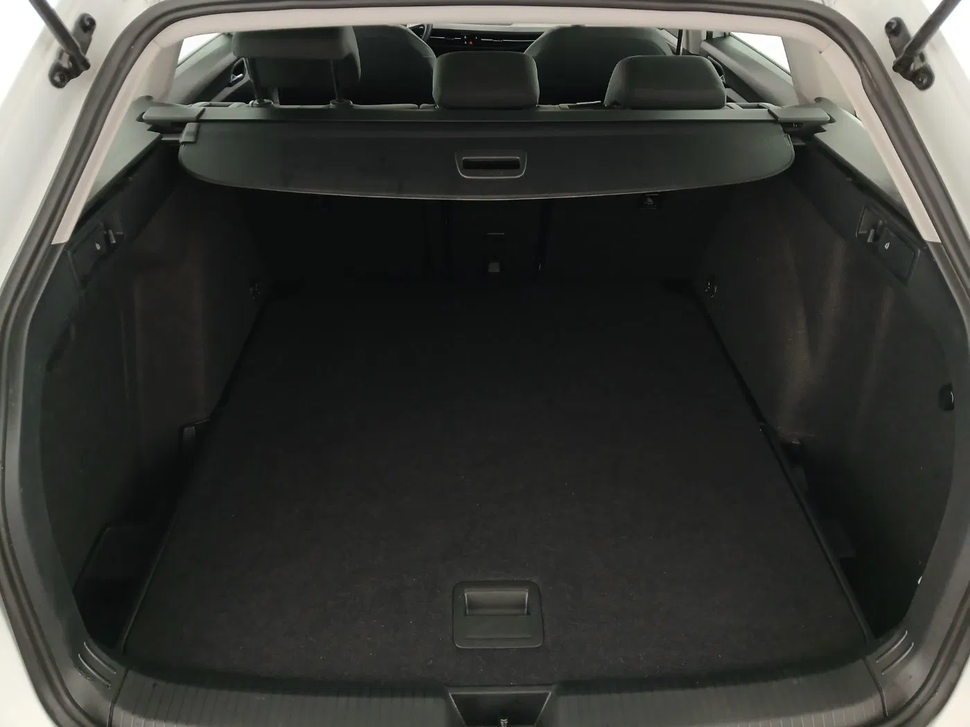 VW Golf VIII Var. 2.0 TDI DSG Life | Bild 22 von 22