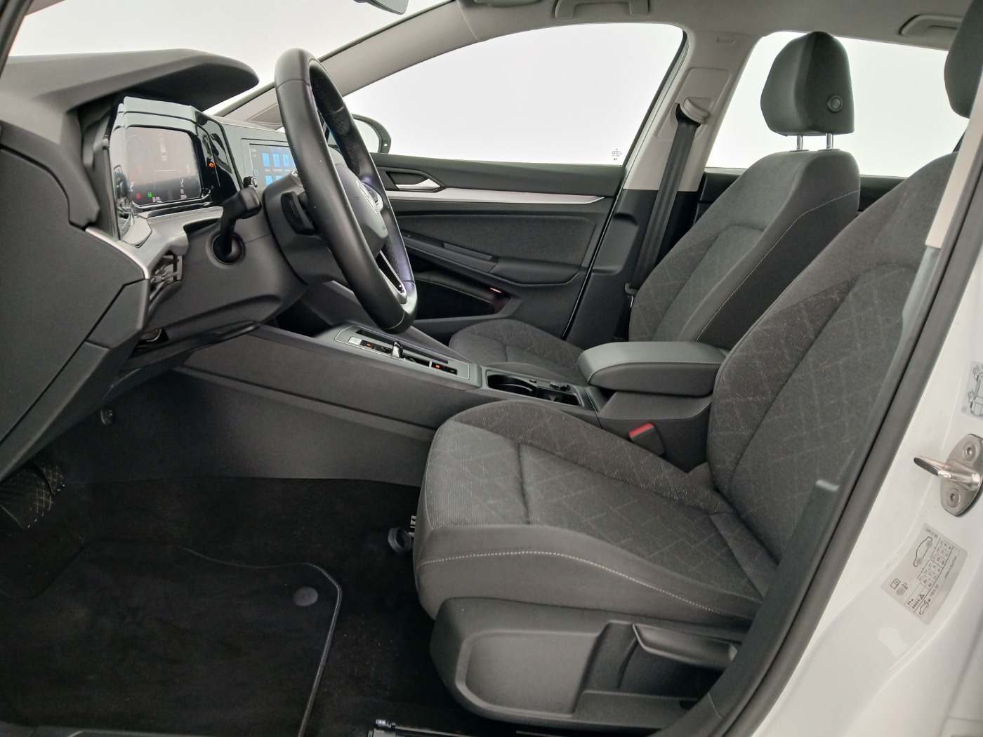 VW Golf VIII Variant 2.0 TDI Life | Bild 14 von 26