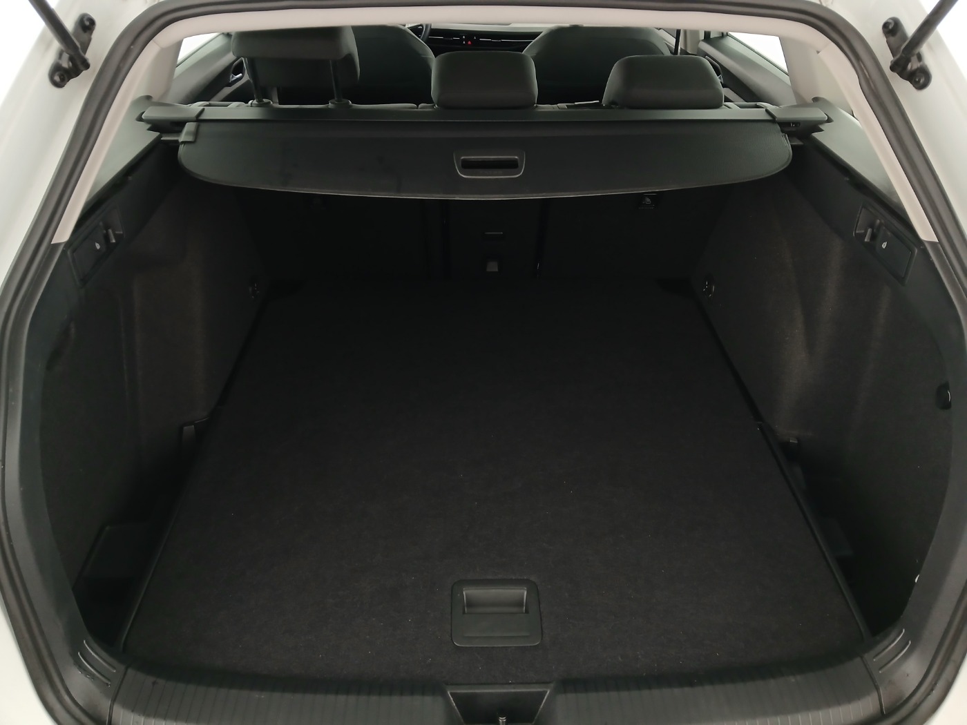 VW Golf VIII Variant 2.0 TDI Life | Bild 26 von 26