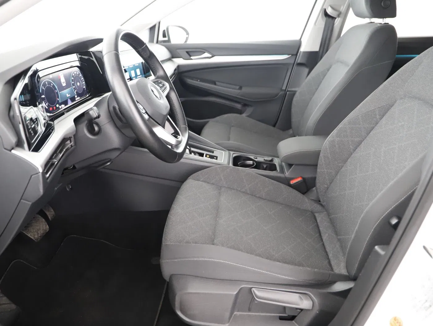 VW Golf VIII Var. 2.0 TDI Life DSG | Bild 14 von 27