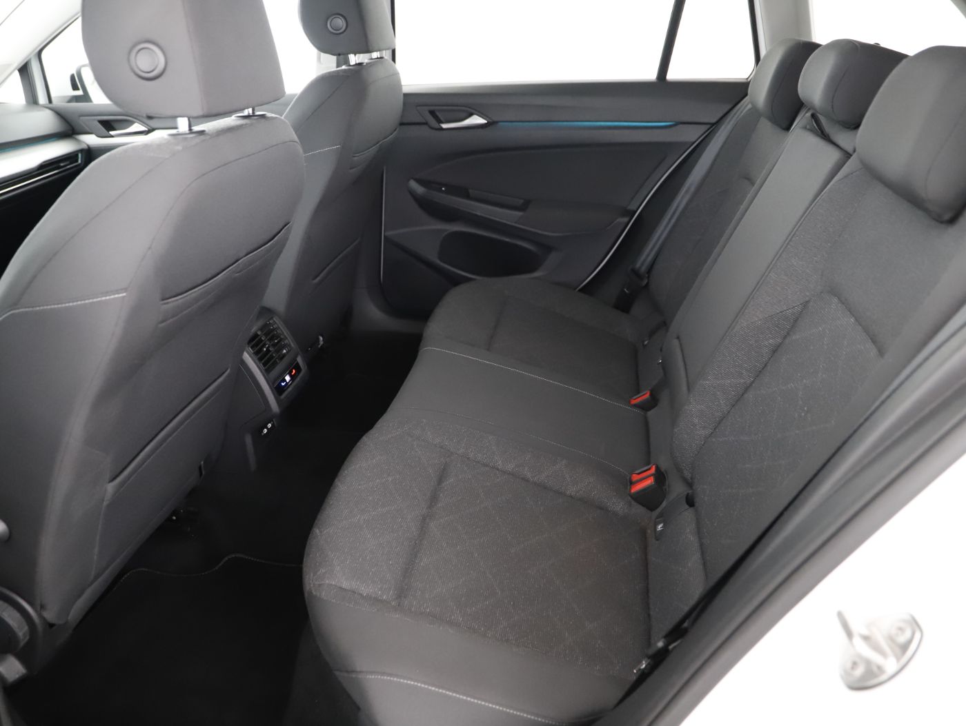 VW Golf VIII Var. 2.0 TDI Life DSG | Bild 25 von 27