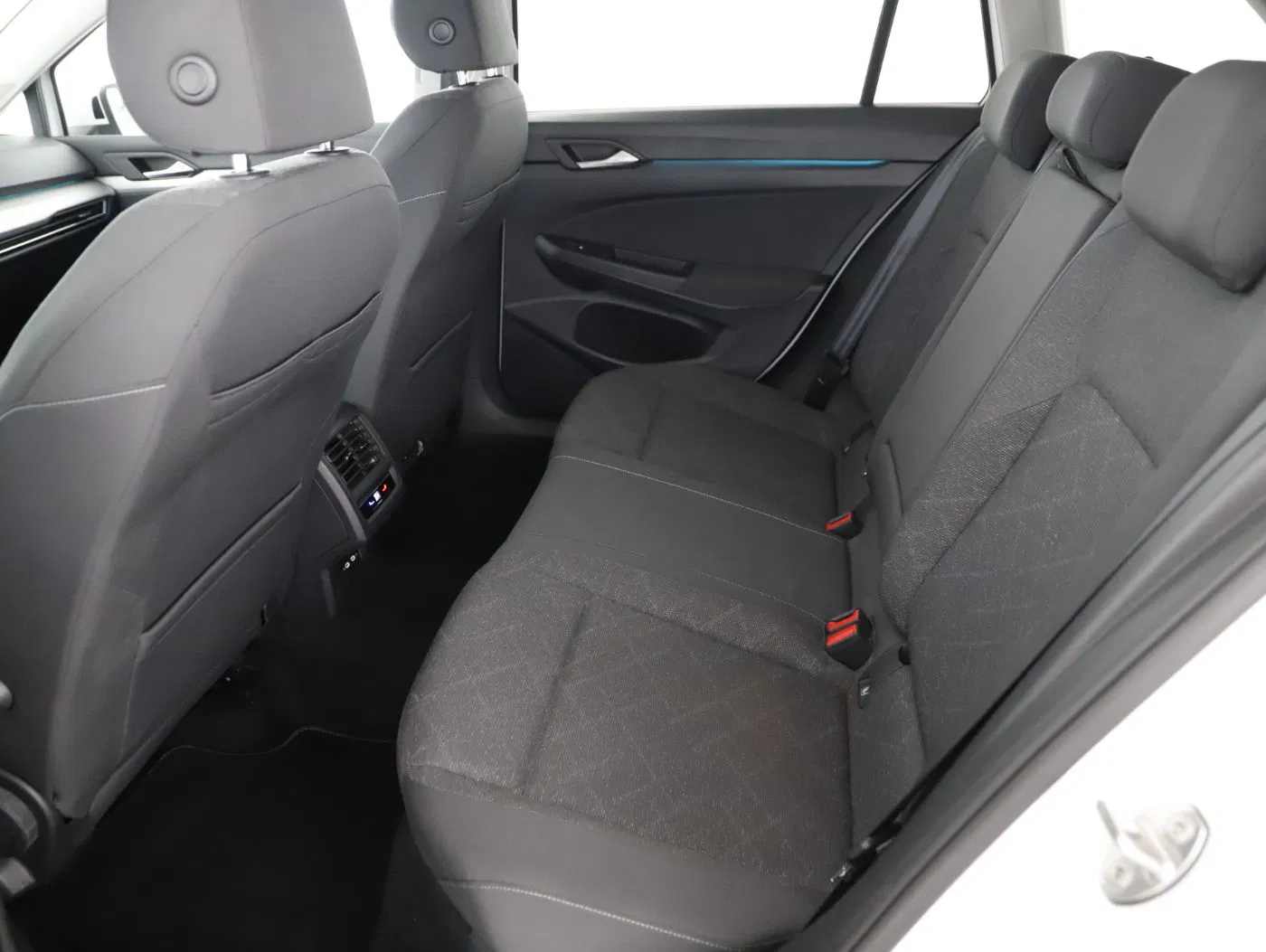 VW Golf VIII Var. 2.0 TDI Life DSG | Bild 25 von 27