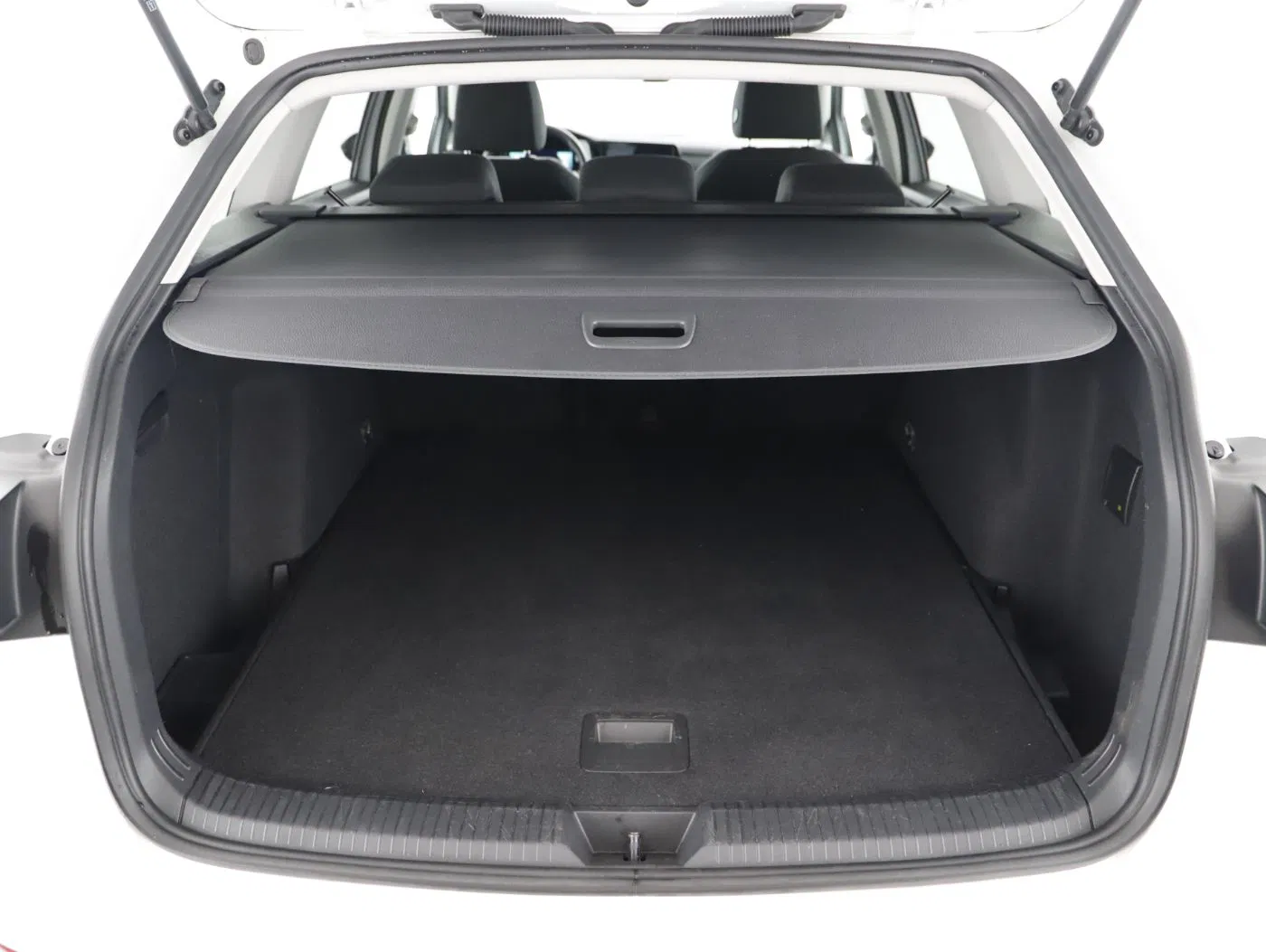 VW Golf VIII Var. 2.0 TDI Life DSG | Bild 26 von 27