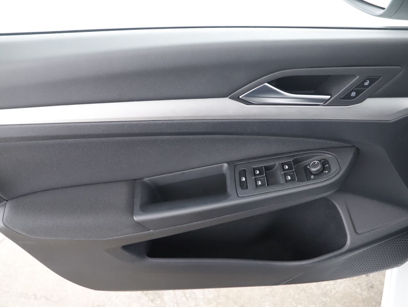 VW Golf VIII Var. 2.0 TDI Life DSG | Bild 11 von 27