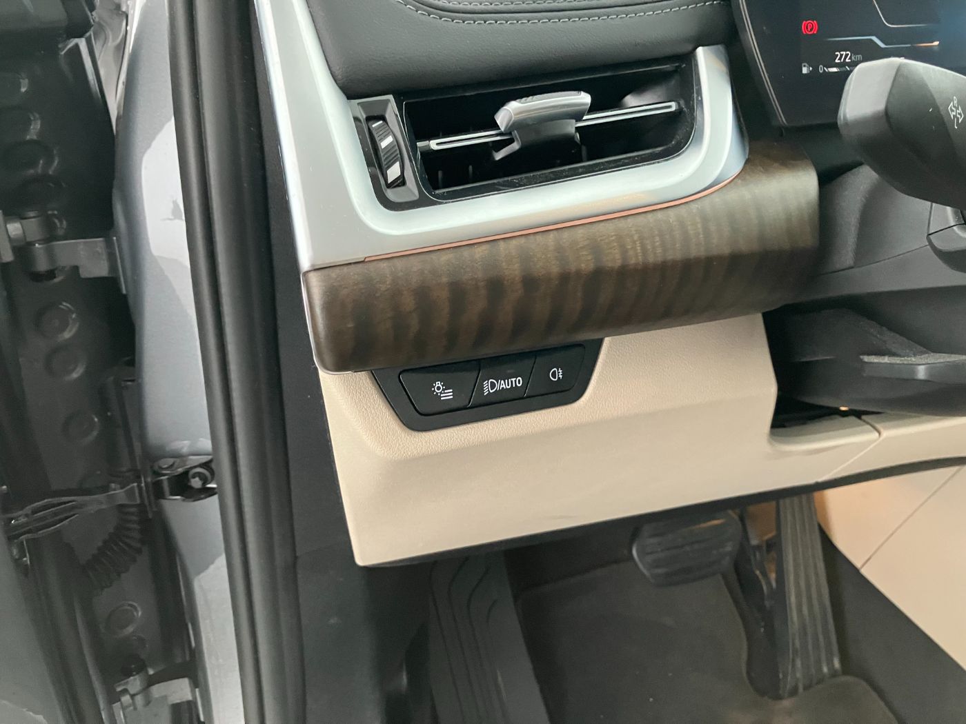 BMW 218d Active Tourer Luxury Line | Bild 6 von 31