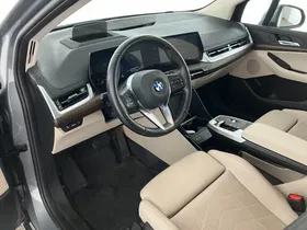 BMW 218d Active Tourer Luxury Line | Thumbnail 8 von 31