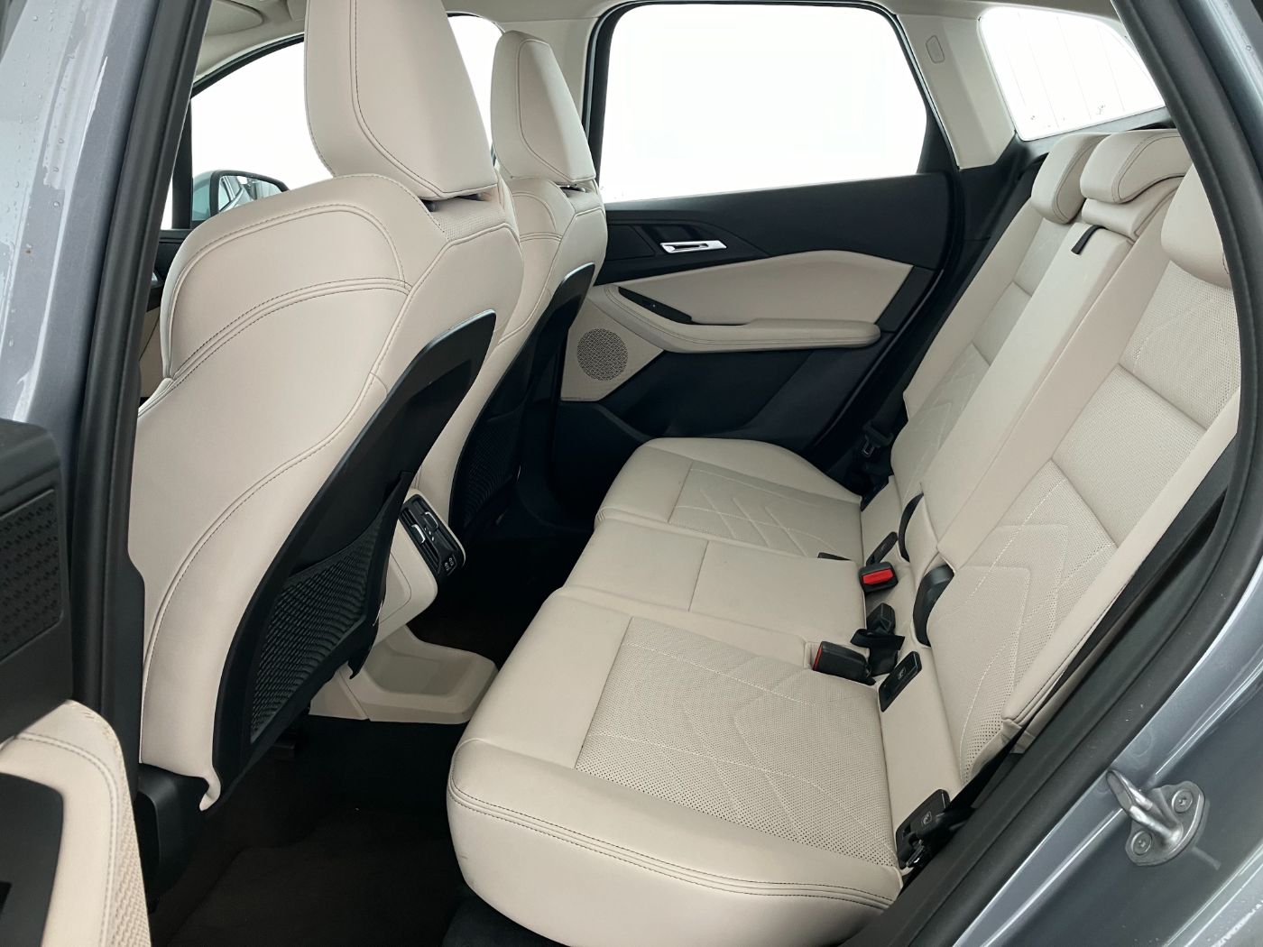 BMW 218d Active Tourer Luxury Line | Bild 21 von 31