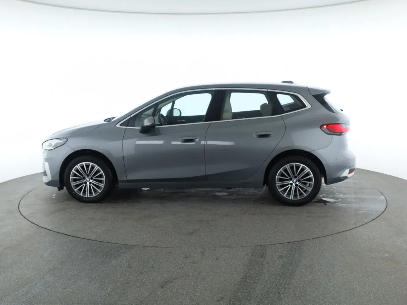 BMW 218d Active Tourer Luxury Line | Bild 29 von 31