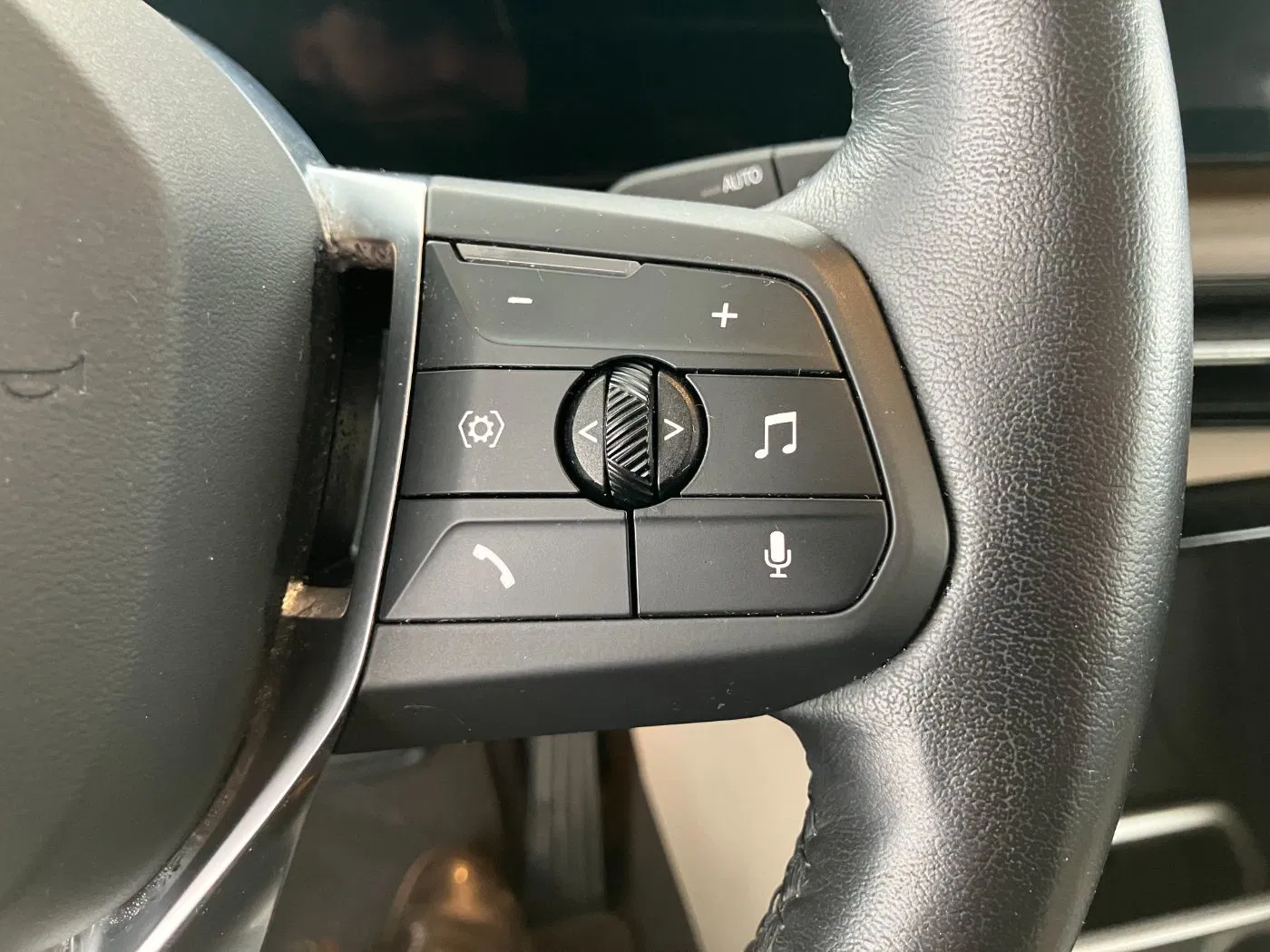 BMW 218d Active Tourer Luxury Line | Bild 11 von 31