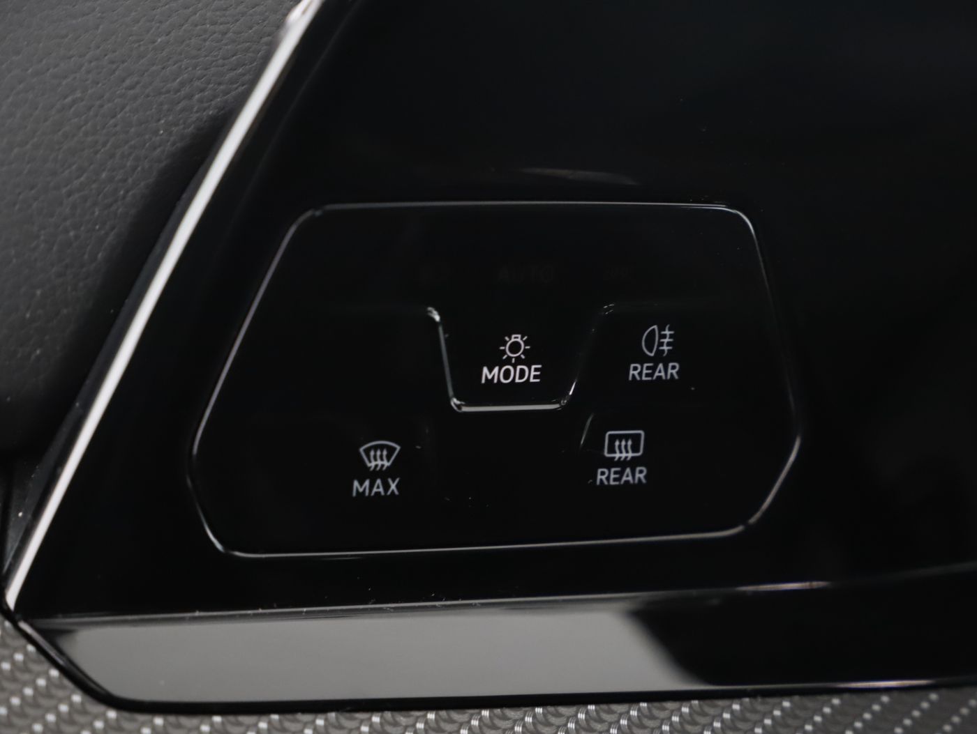 VW Golf VIII Var. 2.0 TDI R-Line DSG | Bild 8 von 24