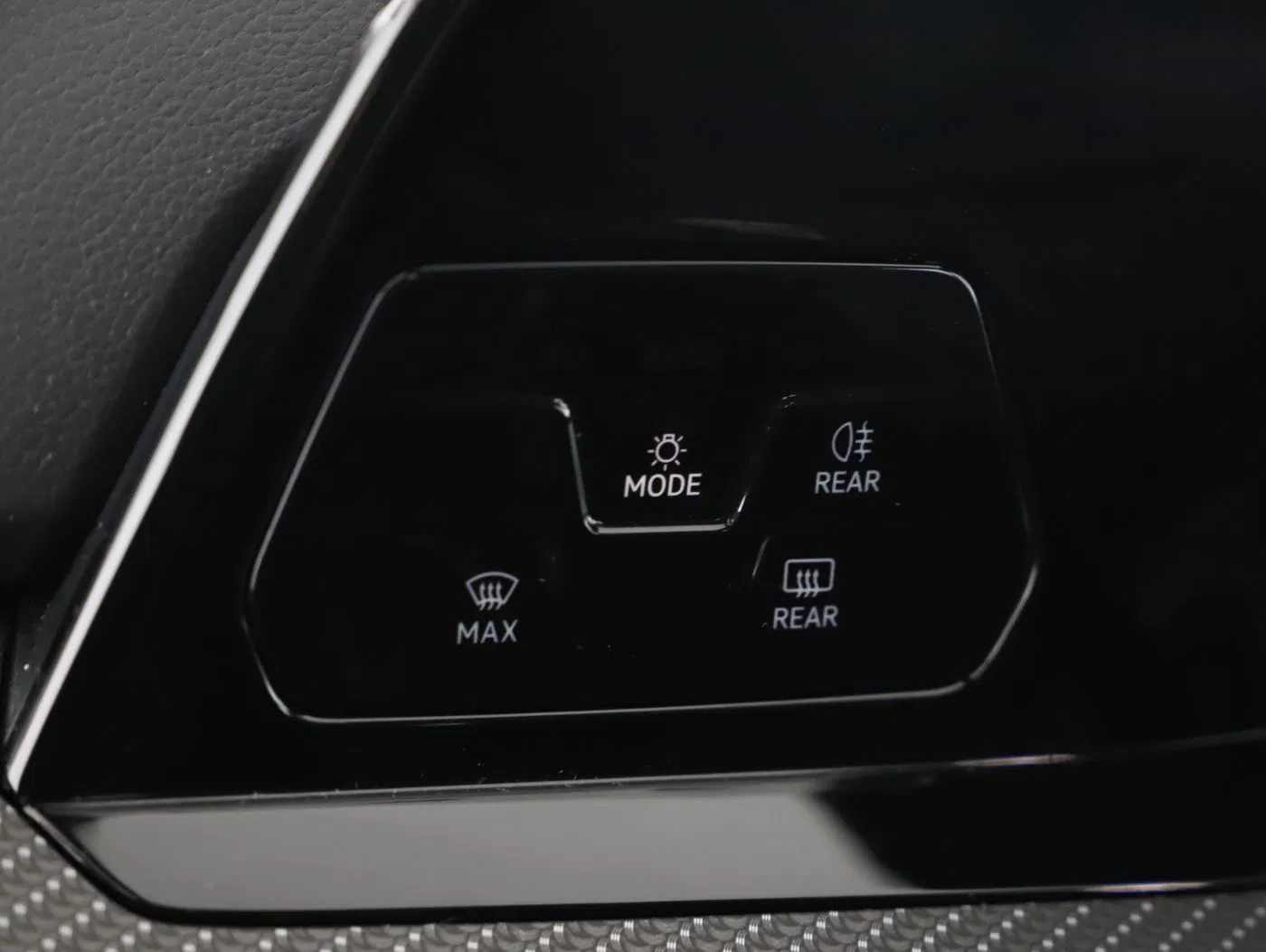 VW Golf VIII Var. 2.0 TDI R-Line DSG | Bild 8 von 24