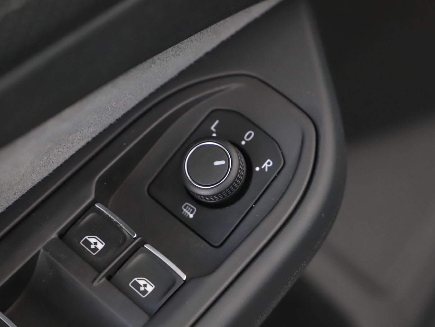 VW Golf VIII Var. 2.0 TDI R-Line DSG | Bild 10 von 24