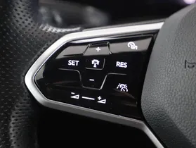 VW Golf VIII Var. 2.0 TDI R-Line DSG | Thumbnail 12 von 24
