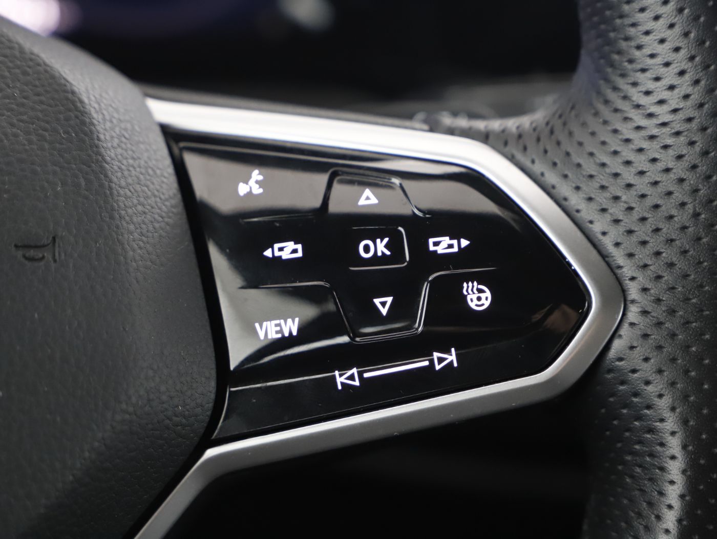 VW Golf VIII Var. 2.0 TDI R-Line DSG | Bild 13 von 24