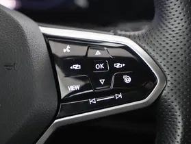 VW Golf VIII Var. 2.0 TDI R-Line DSG | Thumbnail 13 von 24