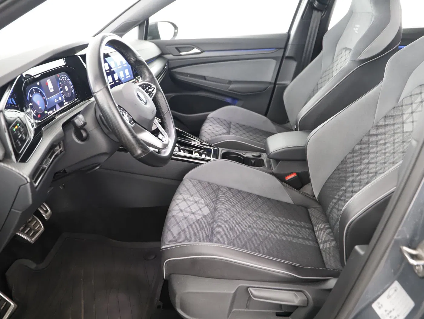 VW Golf VIII Var. 2.0 TDI R-Line DSG | Bild 14 von 24