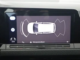 VW Golf VIII Var. 2.0 TDI R-Line DSG | Thumbnail 21 von 24