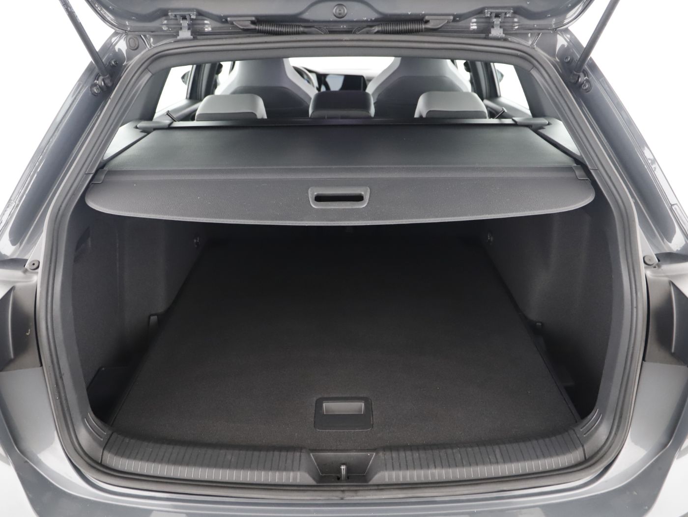 VW Golf VIII Var. 2.0 TDI R-Line DSG | Bild 23 von 24