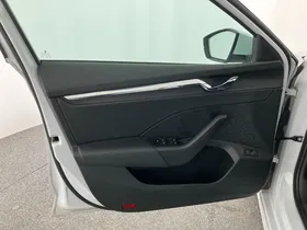 Skoda Octavia Combi 2.0 TDI Style | Thumbnail 10 von 26